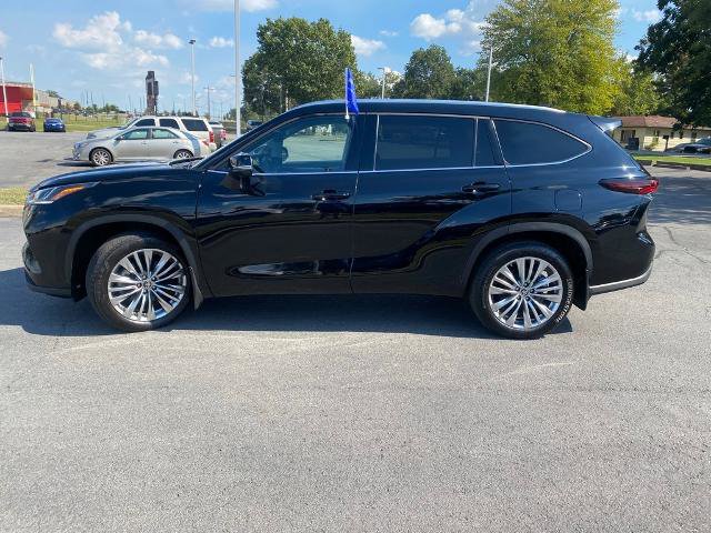 Used 2024 Toyota Highlander Platinum image 4