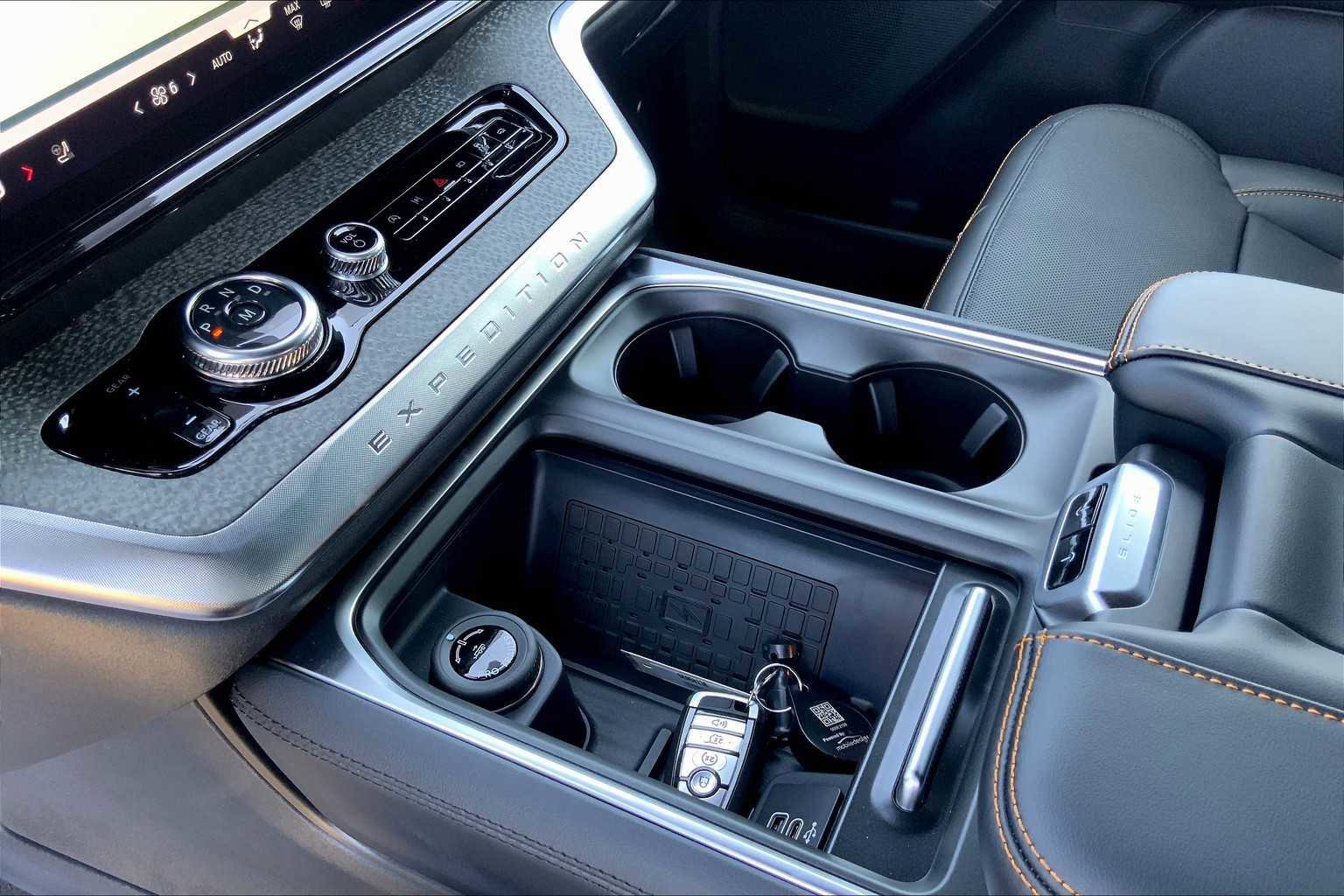 Certified 2025 Ford Expedition Tremor image 8