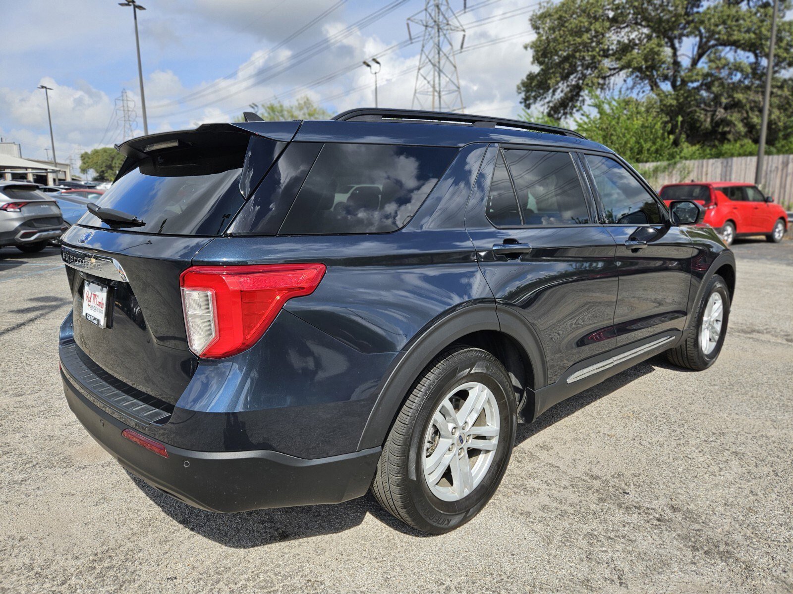 Certified 2024 Ford Explorer XLT image 3