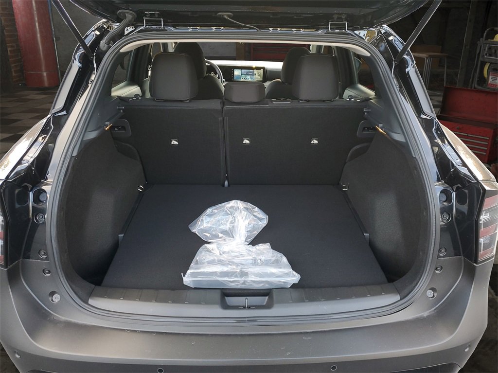 Used 2025 Nissan Kicks SV image 7