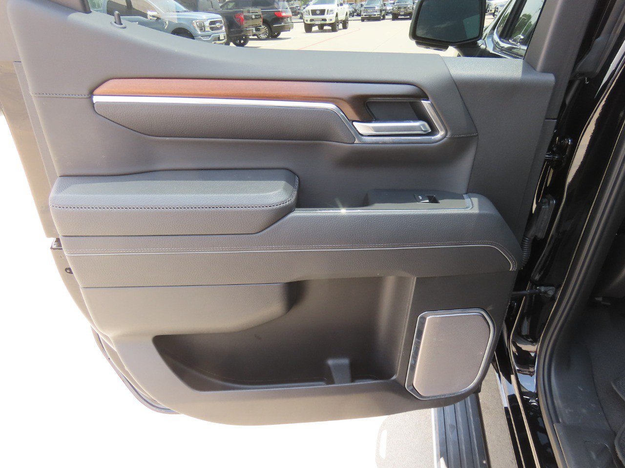 Used 2025 GMC Sierra 1500 Denali w/ Denali Reserve Package AWD/4WD image 17