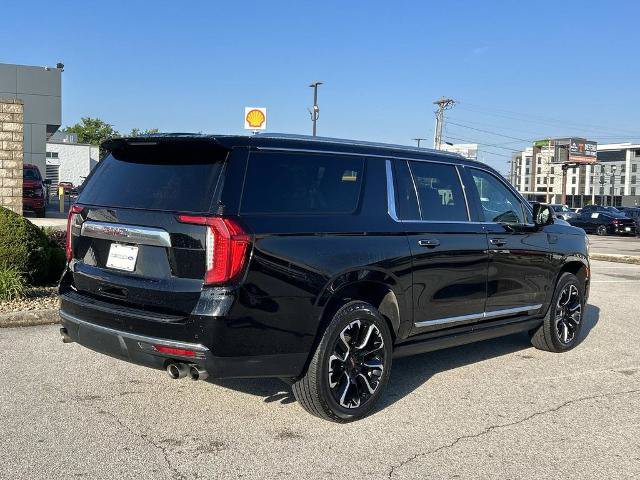Used 2022 GMC Yukon XL Denali w/ Denali Premium Package AWD/4WD image 4