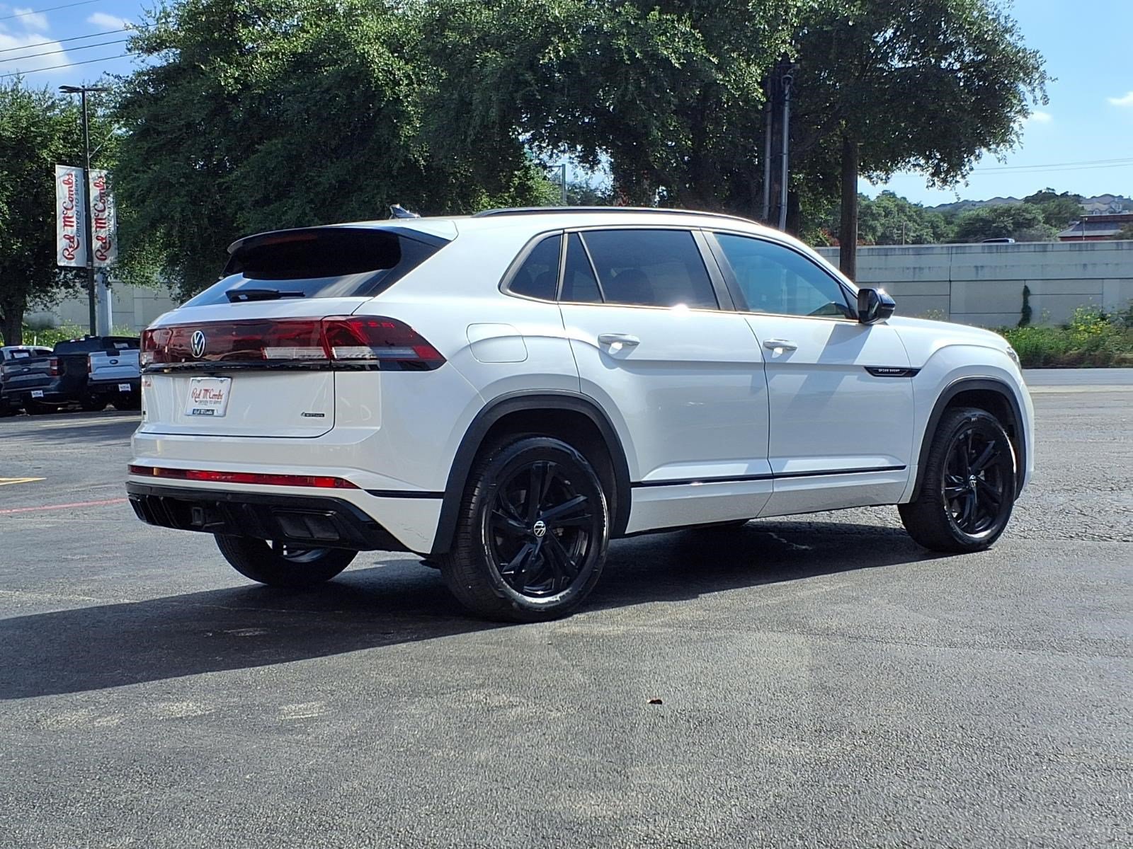 Used 2025 Volkswagen Atlas Cross Sport SEL R-Line AWD/4WD image 6