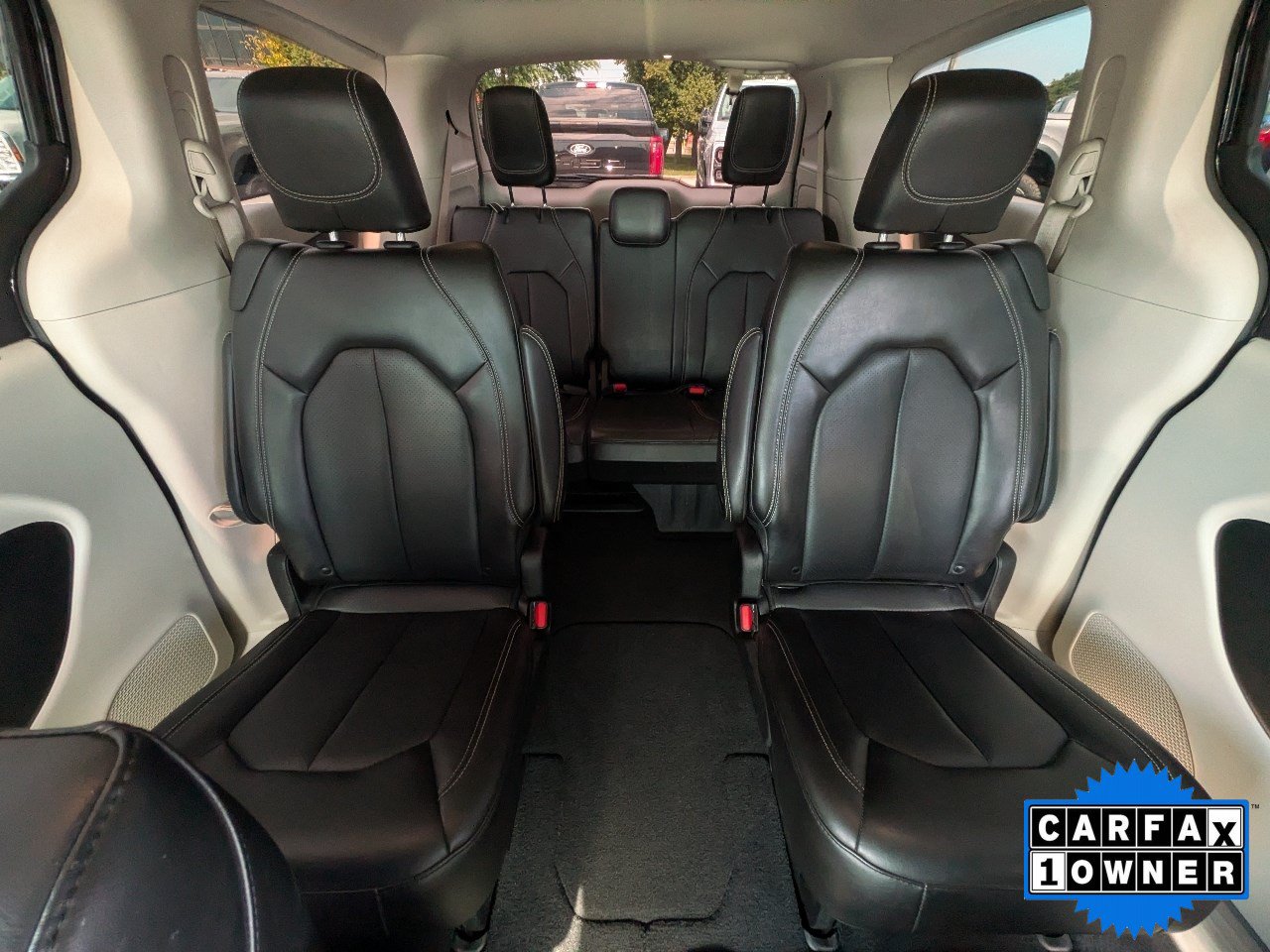 Used 2023 Chrysler Pacifica Touring-L FWD image 16