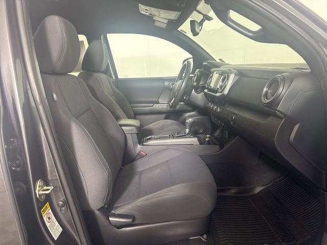 Used 2017 Toyota Tacoma TRD Sport AWD/4WD image 8