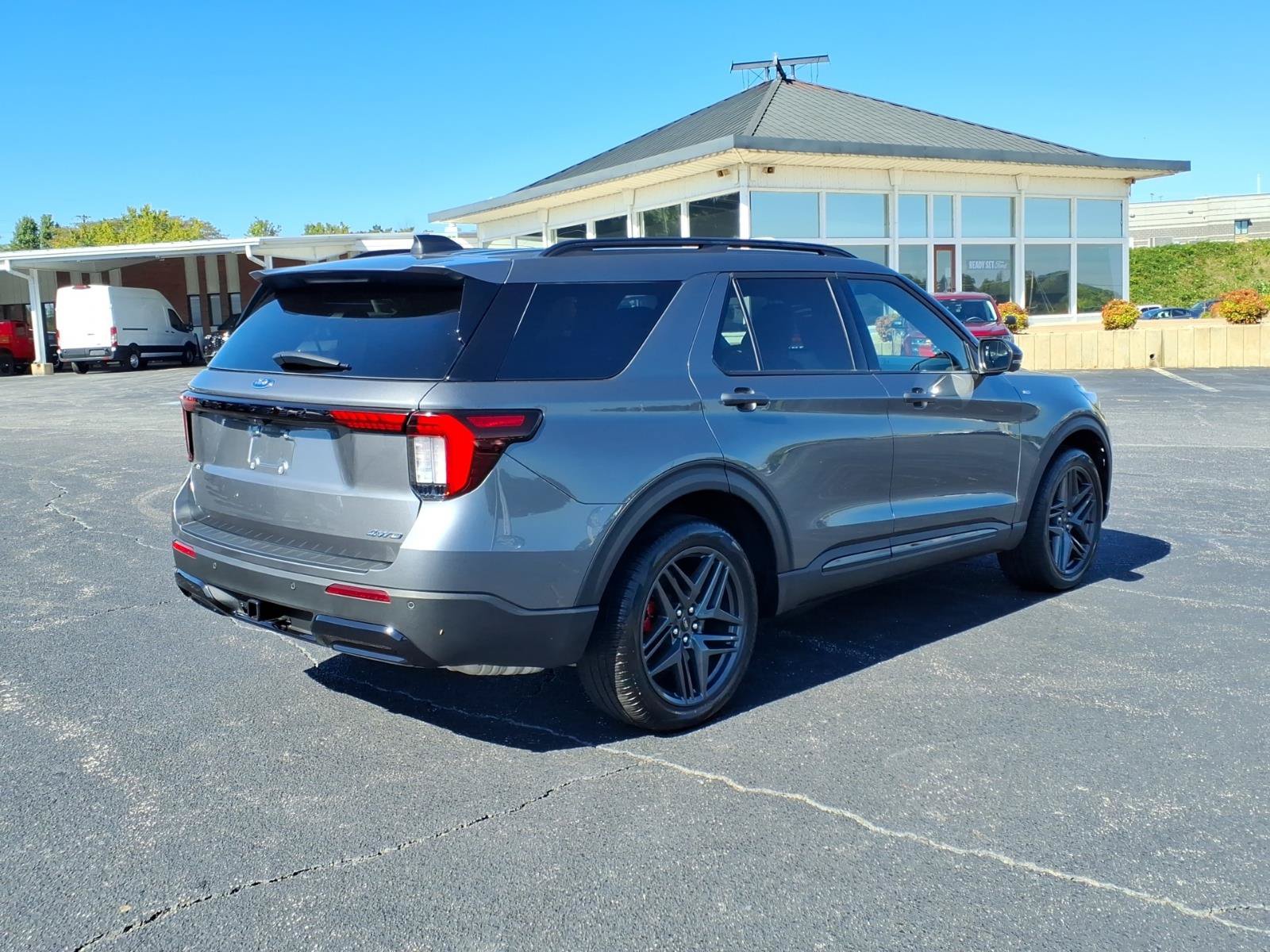 Certified 2025 Ford Explorer ST-Line w/ Premium Package AWD/4WD image 7
