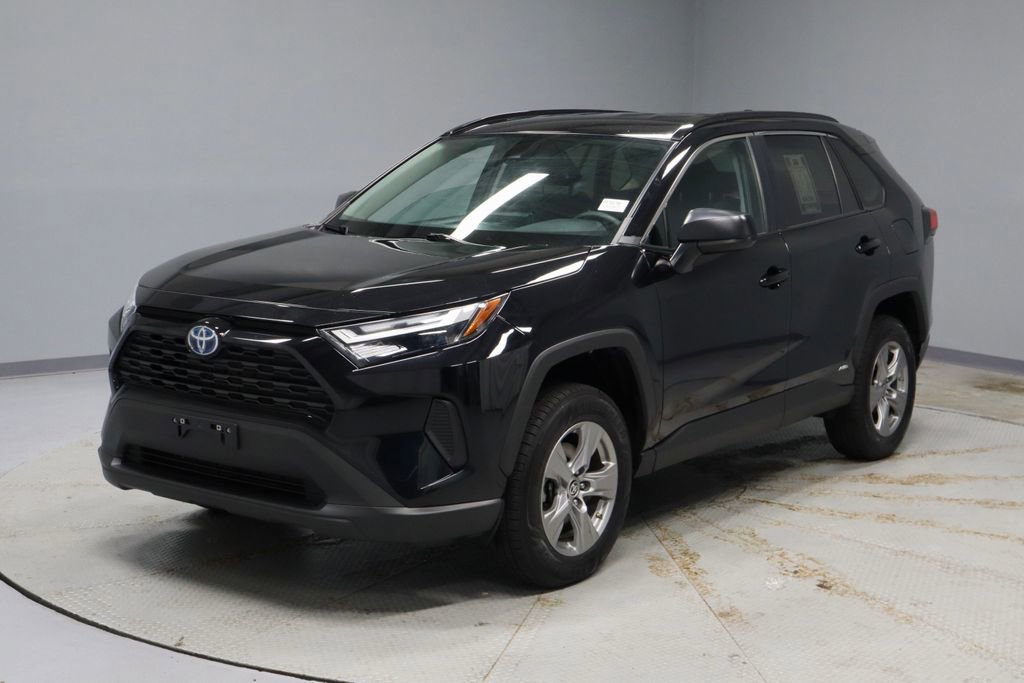Used 2024 Toyota RAV4 LE AWD/4WD image 7