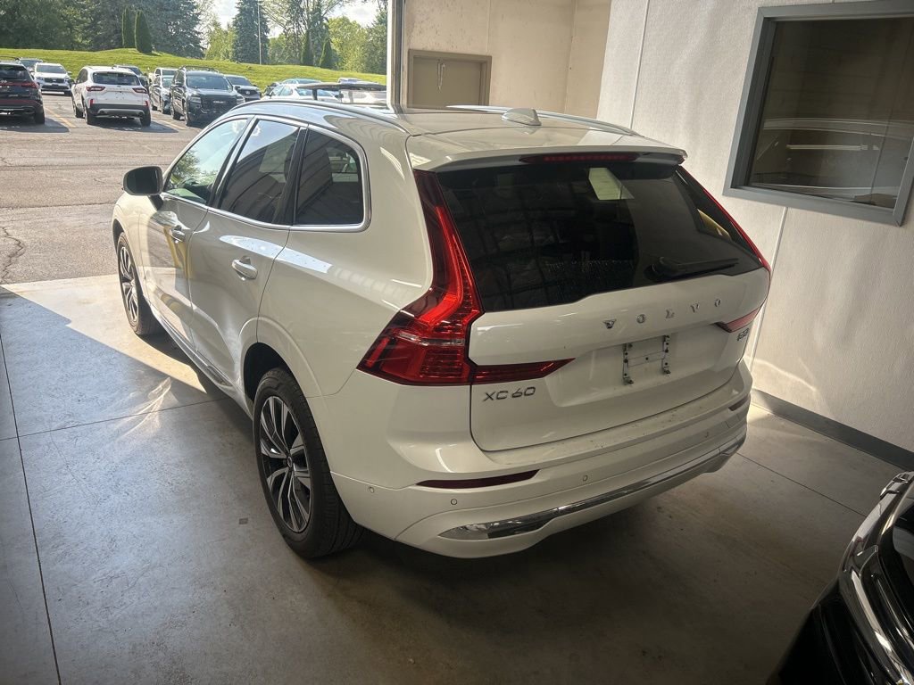 Used 2023 Volvo XC60 B5 Plus AWD/4WD image 6