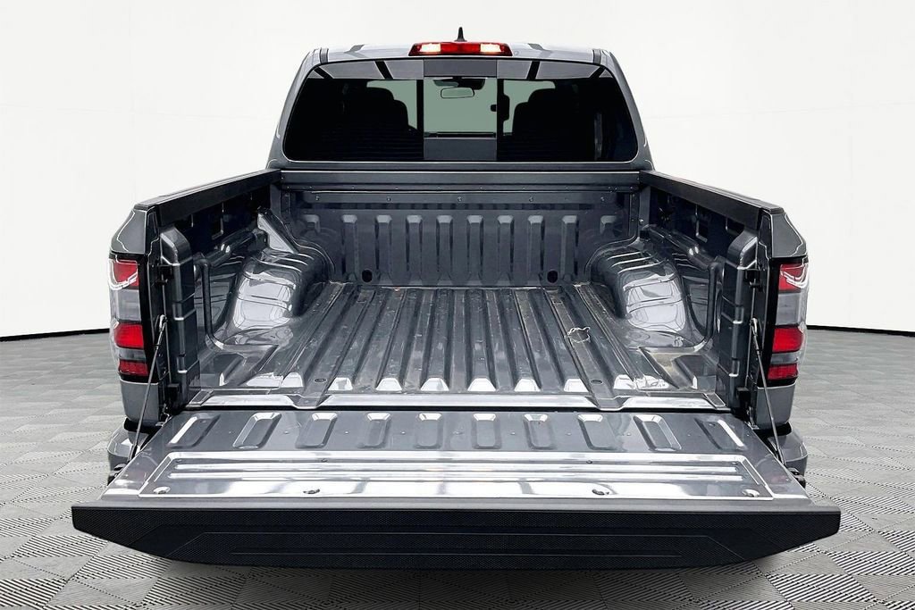 Used 2025 Nissan Frontier SV image 18