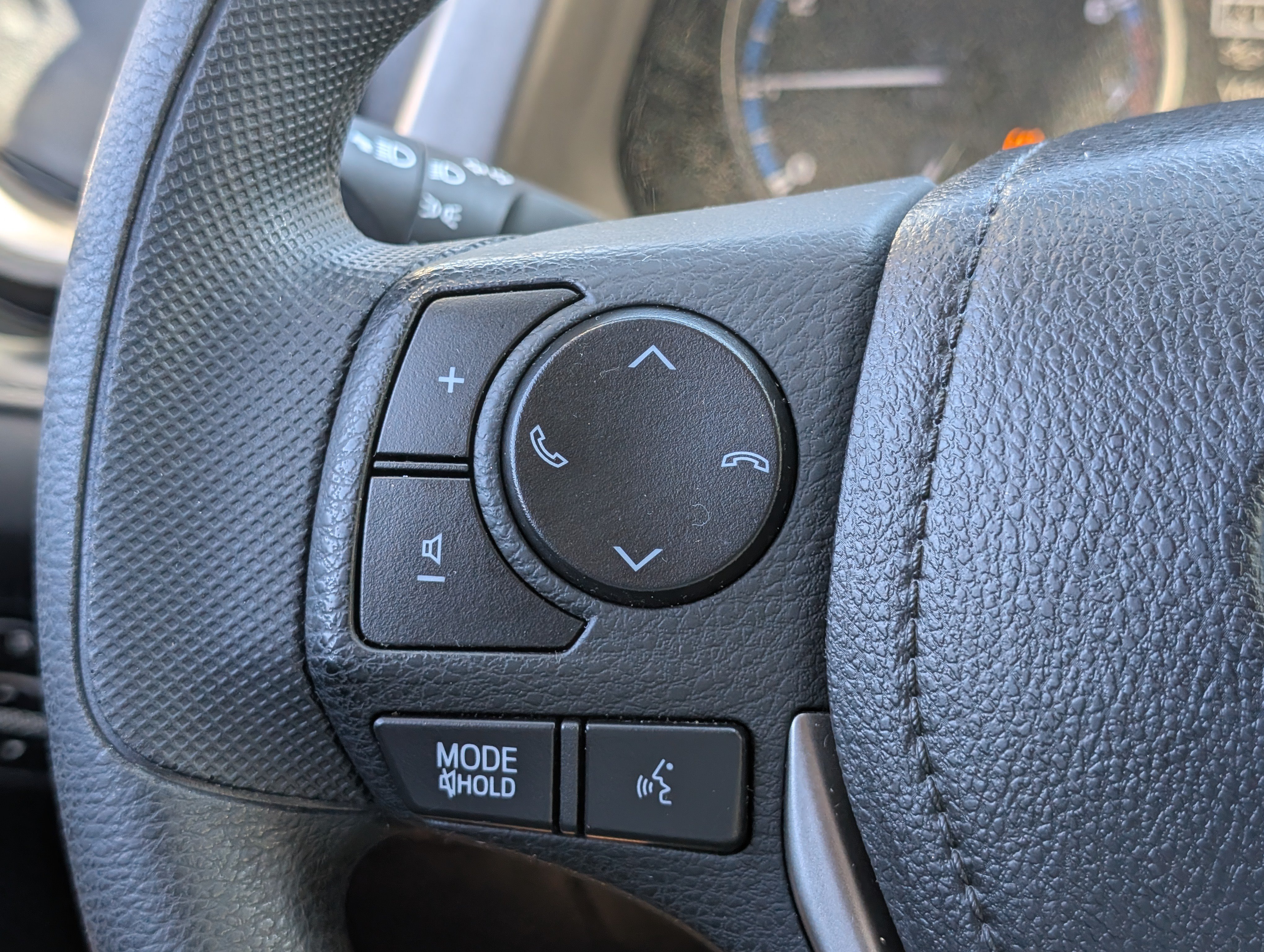 Used 2018 Toyota RAV4 LE w/ All Weather Liner Package AWD/4WD image 21