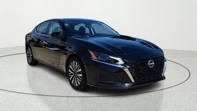 Used 2024 Nissan Altima 2.5 SV FWD image 1