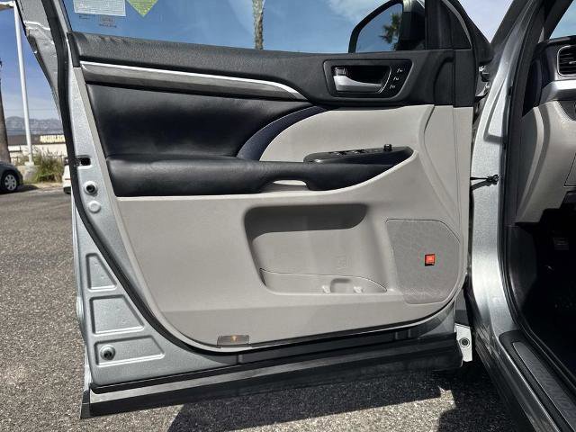Used 2018 Toyota Highlander Limited Platinum w/ Carpet Mat Package (TMS) image 18