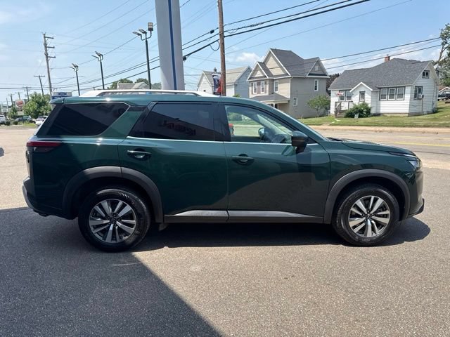 Used 2025 Nissan Pathfinder SL AWD/4WD image 5