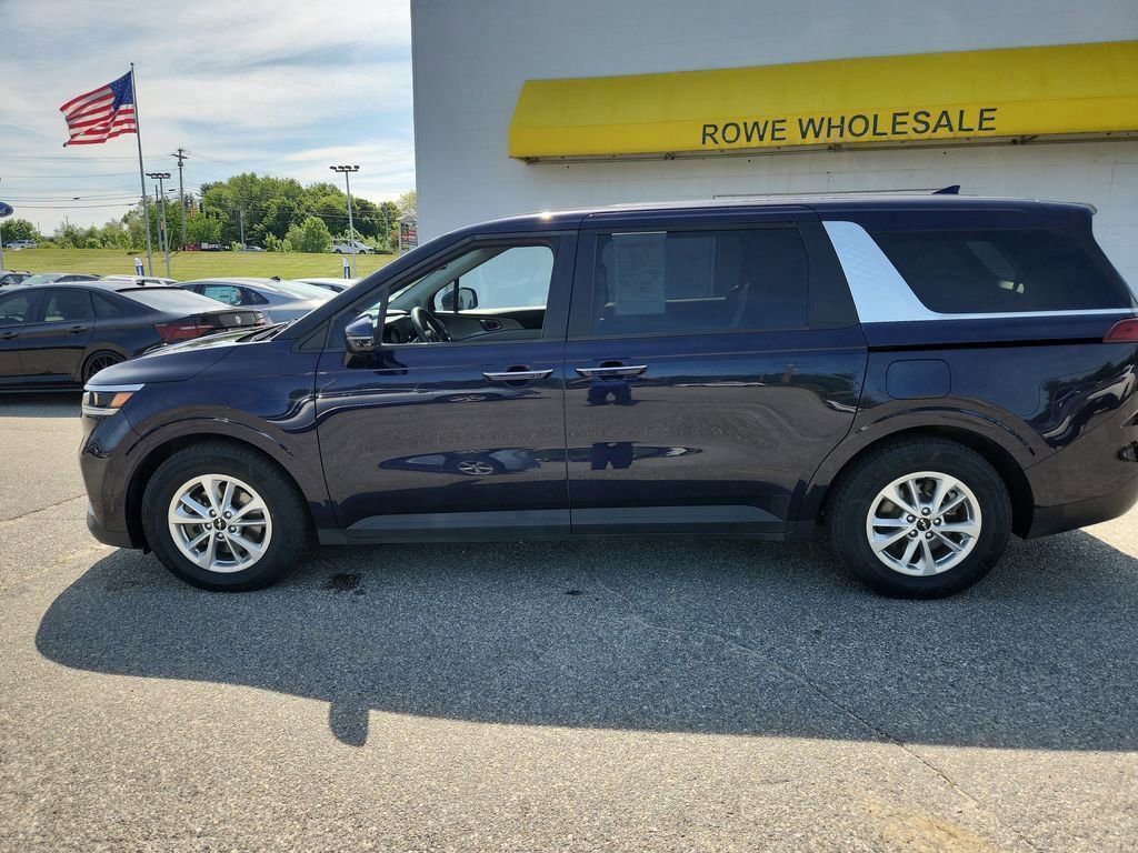 Used 2023 Kia Carnival LX image 8
