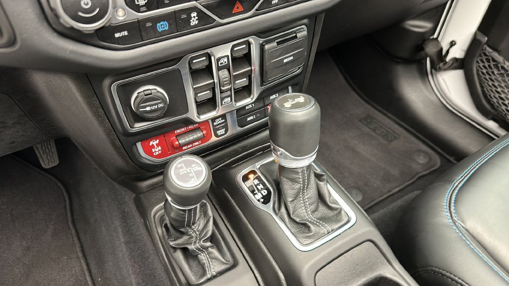 Used 2024 Jeep Wrangler Unlimited Rubicon 4xe AWD/4WD image 25