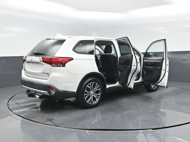 Used 2018 Mitsubishi Outlander SE AWD/4WD image 31