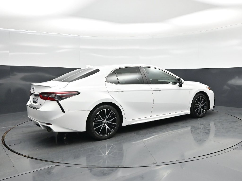 Used 2023 Toyota Camry SE w/ Cold Weather Package FWD image 22