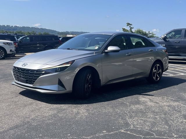 Used 2023 Hyundai Elantra SEL w/ Convenience Package FWD image 8