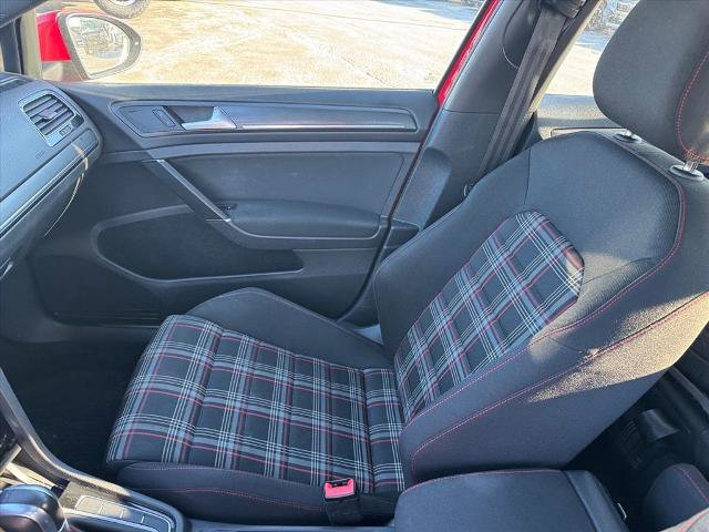 Used 2018 Volkswagen GTI SE image 10