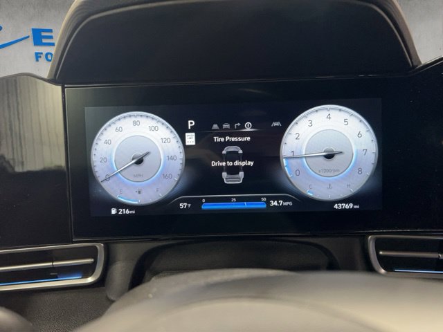 Used 2025 Hyundai Elantra SEL FWD image 23