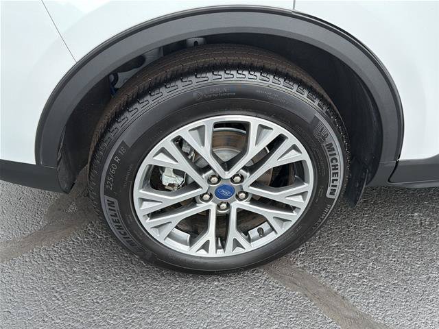 Certified 2022 Ford Escape SEL w/ Technology Package AWD/4WD image 39