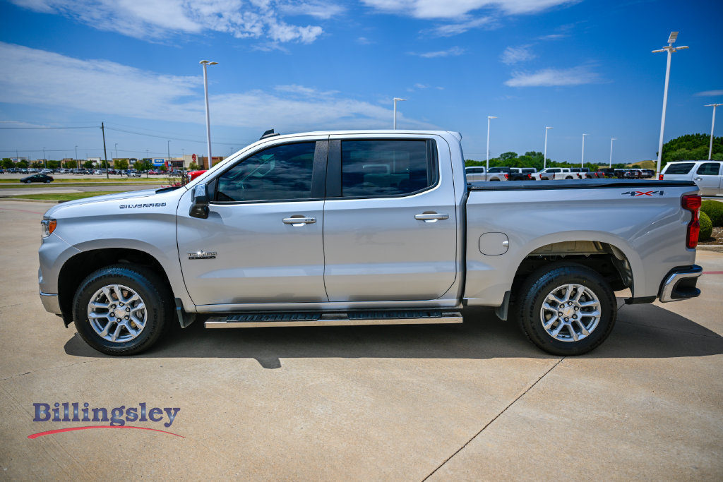 Used 2022 Chevrolet Silverado 1500 LT AWD/4WD image 4