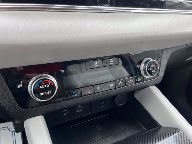 Used 2023 Mitsubishi Outlander AWD image 38
