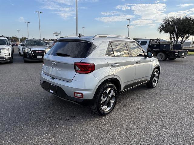 Used 2022 Hyundai Venue SEL w/ Cargo Package image 5