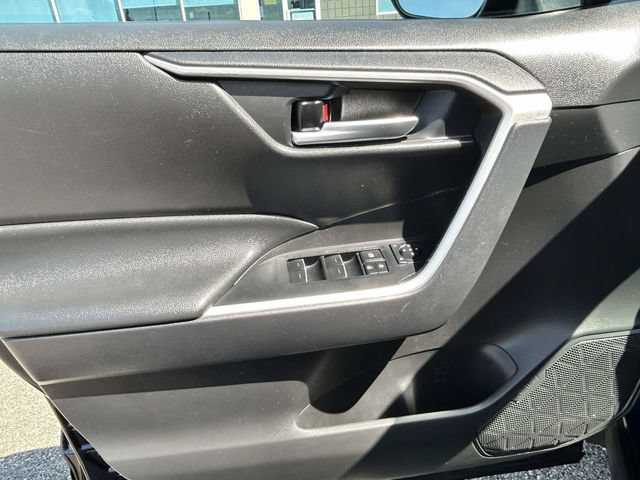 Used 2025 Toyota RAV4 XLE FWD image 20
