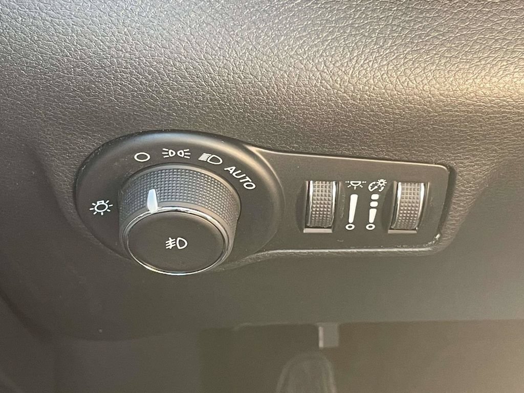 Used 2026 Jeep Compass Limited AWD/4WD image 27