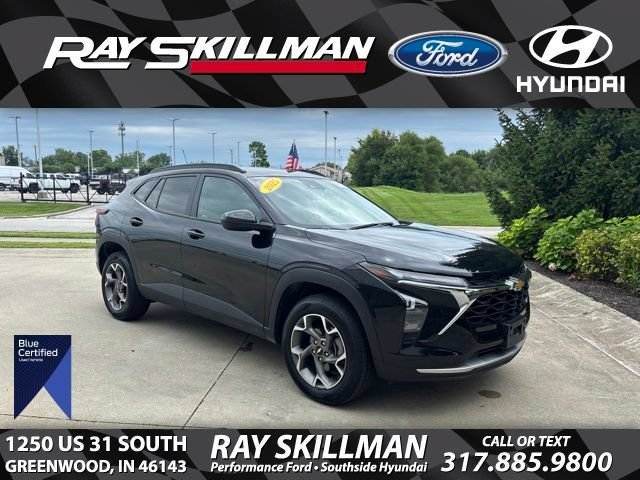 Used 2025 Chevrolet Trax LT FWD image 1