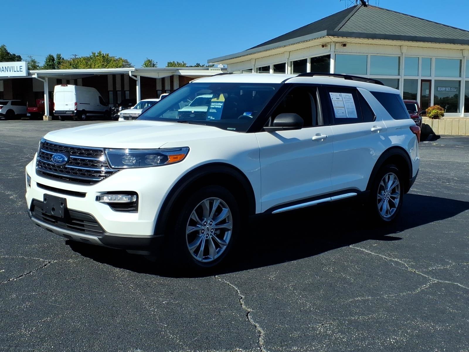 Certified 2023 Ford Explorer XLT w/ Equipment Group 202A AWD/4WD image 3