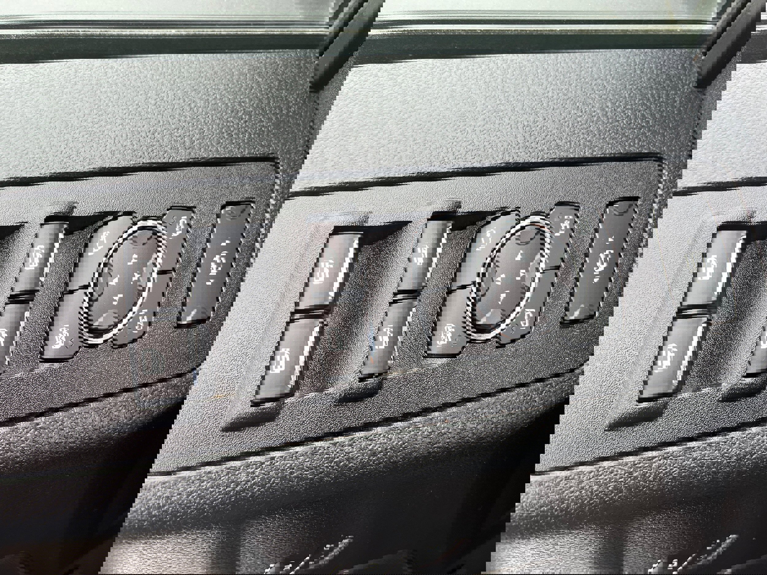 Certified 2020 Ford F350 Lariat w/ Chrome Package image 26