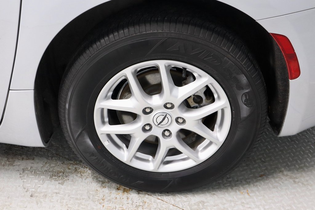 Used 2024 Chrysler Voyager LX image 17