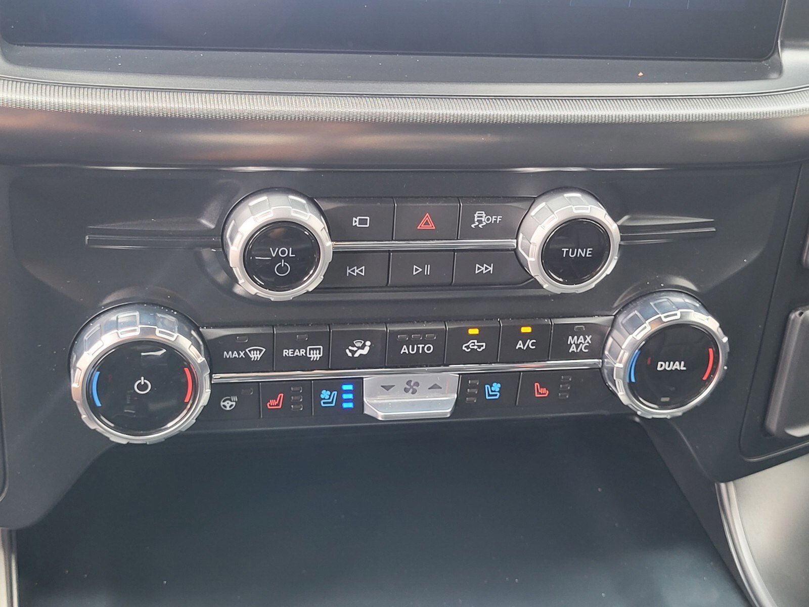 Certified 2025 Ford F150 Lariat w/ Equipment Group 501A Mid image 23