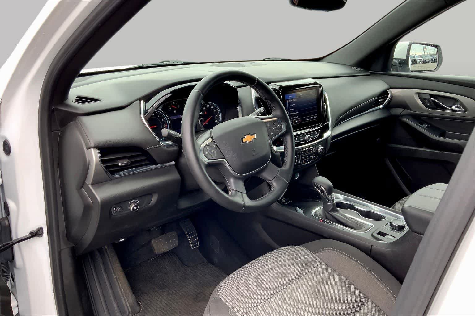 Used 2023 Chevrolet Traverse LT w/ Rear Camera Mirror Package AWD/4WD image 17