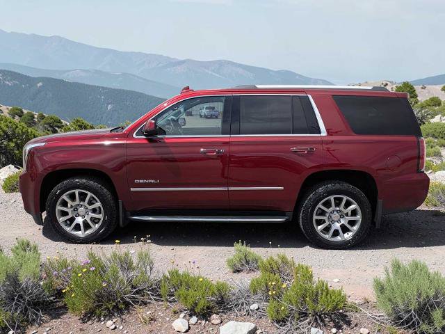 Used 2017 GMC Yukon Denali AWD/4WD image 3
