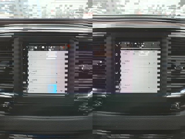 Used 2024 Chrysler Voyager LX image 25