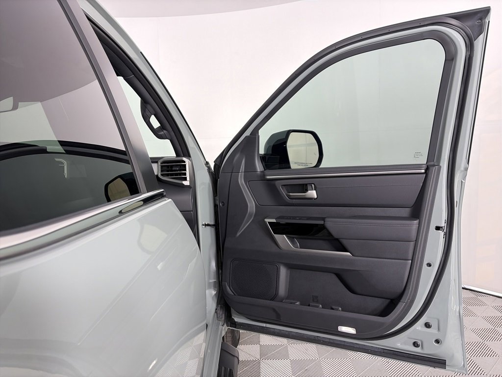 Used 2025 Toyota Tundra Limited image 30