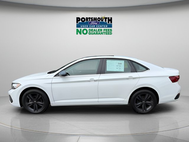 Used 2024 Volkswagen Jetta SE w/ Panoramic Sunroof Package FWD image 2