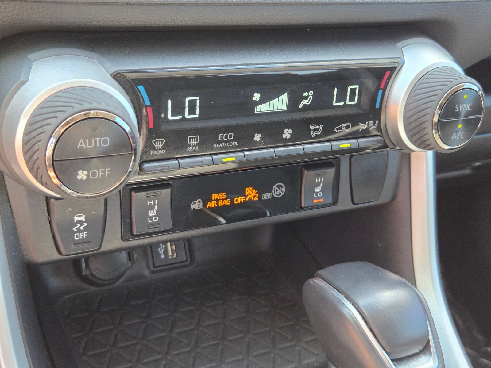 Used 2024 Toyota RAV4 XLE Premium w/ Weather Package AWD/4WD image 23