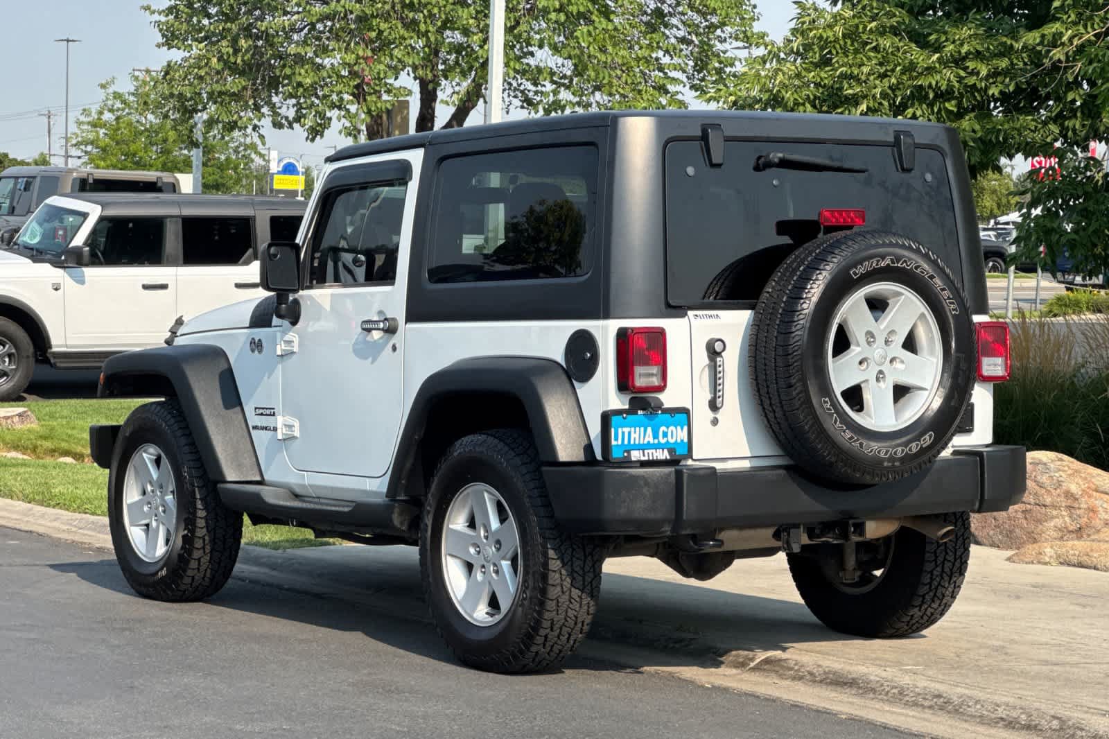Used 2017 Jeep Wrangler Sport w/ Quick Order Package 24S AWD/4WD image 6
