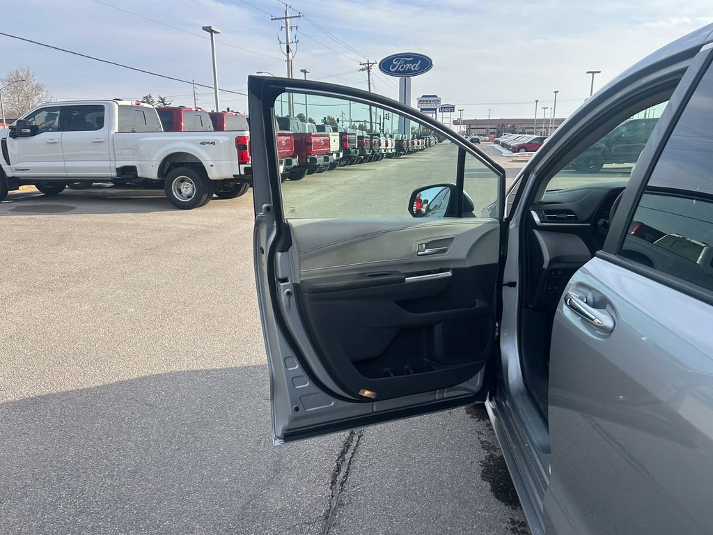 Used 2021 Toyota Sienna XLE image 12