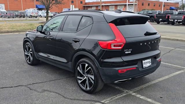Used 2019 Volvo XC40 T5 R-Design image 4