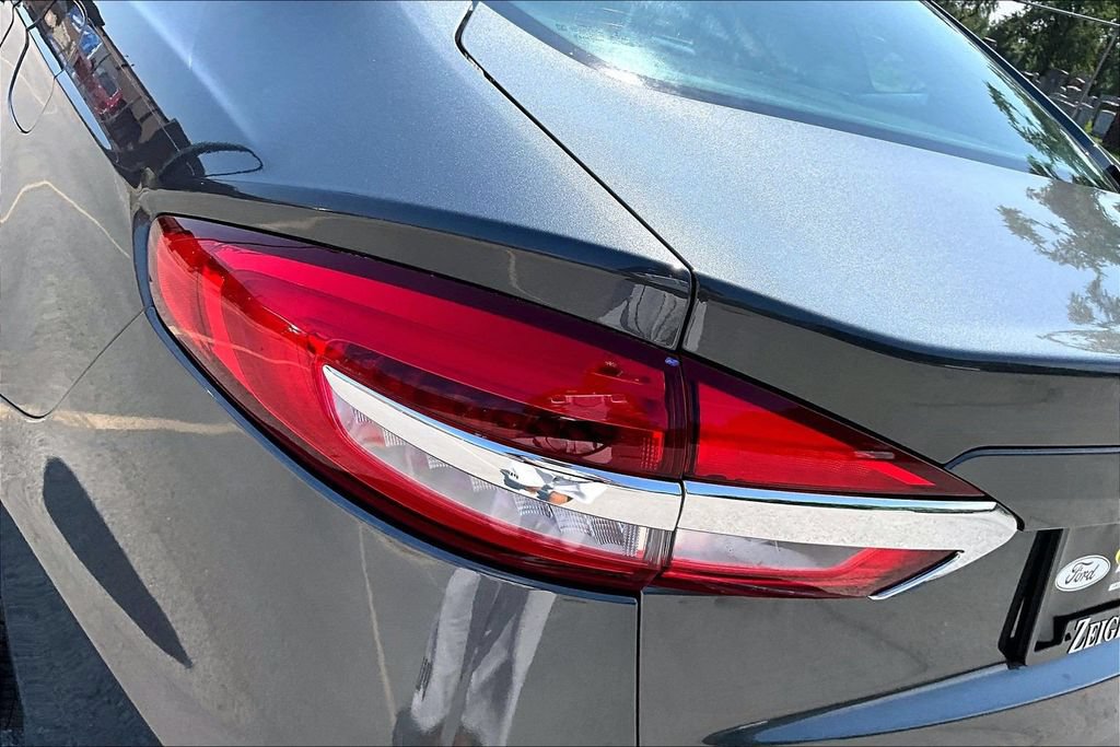 Certified 2020 Ford Fusion SE FWD image 28