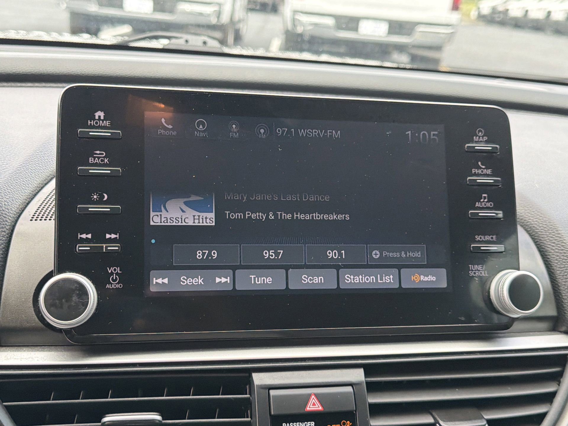 Used 2020 Honda Accord Touring image 6