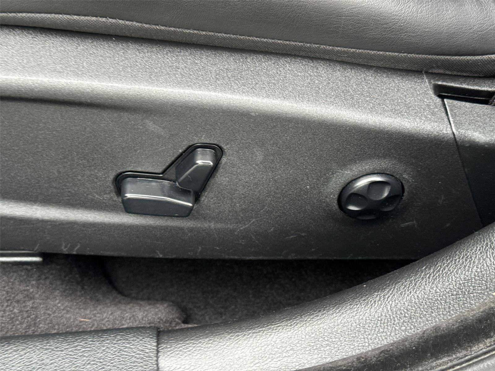 Used 2019 Dodge Charger SXT w/ Leather Interior Group image 27