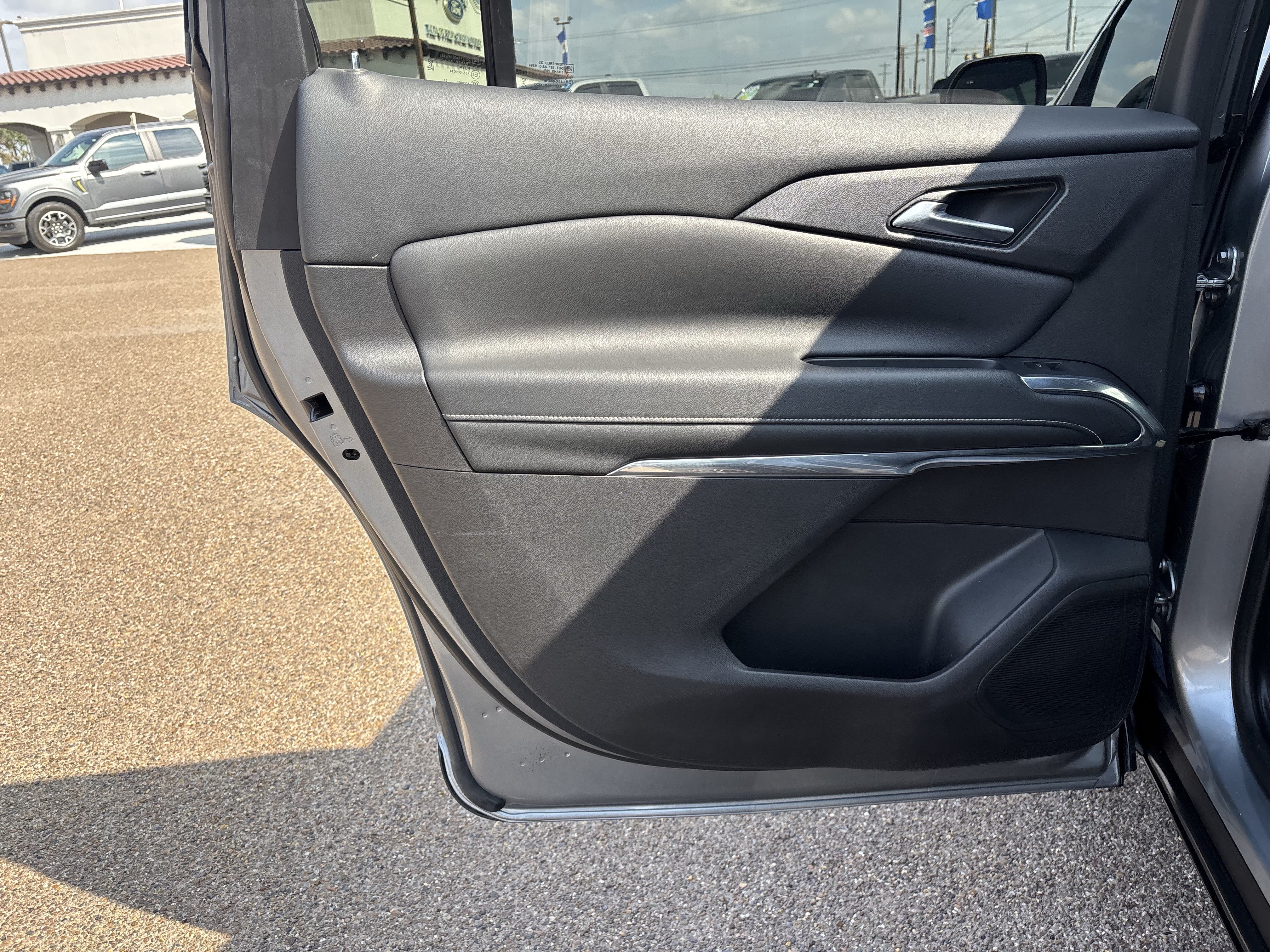 Used 2025 Chevrolet Traverse LT w/ Driver Confidence Package FWD image 14
