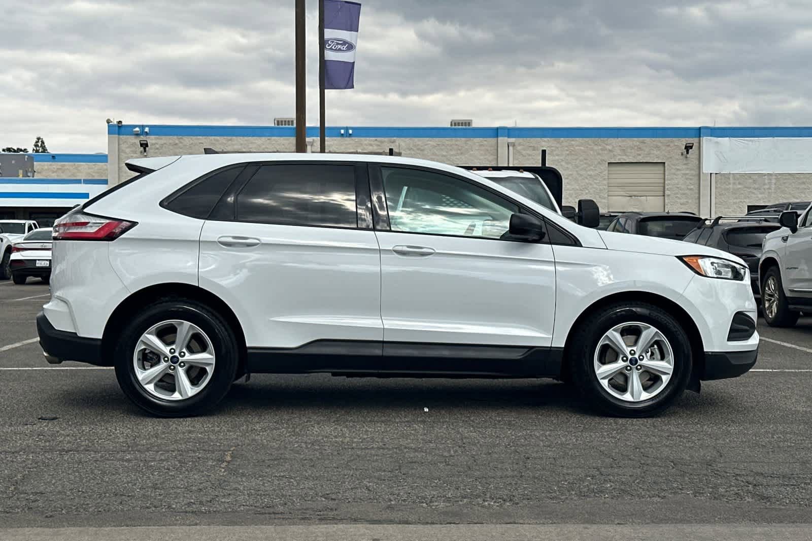 Certified 2019 Ford Edge SE w/ Cargo Accessory Package FWD image 9