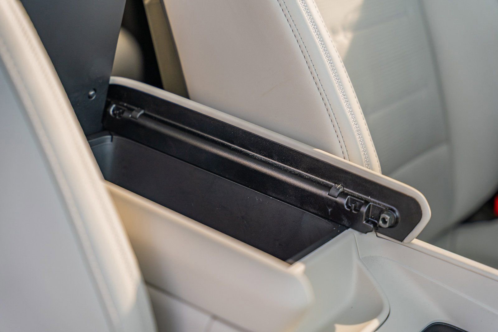 Used 2025 Hyundai Santa Fe Calligraphy w/ Tow & Go Package image 17